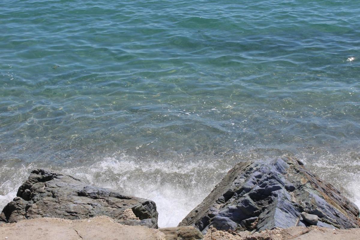 Bord de mer, pieds dans l'eau, vue panoramique Villa San-Nicolao Exteriör bild