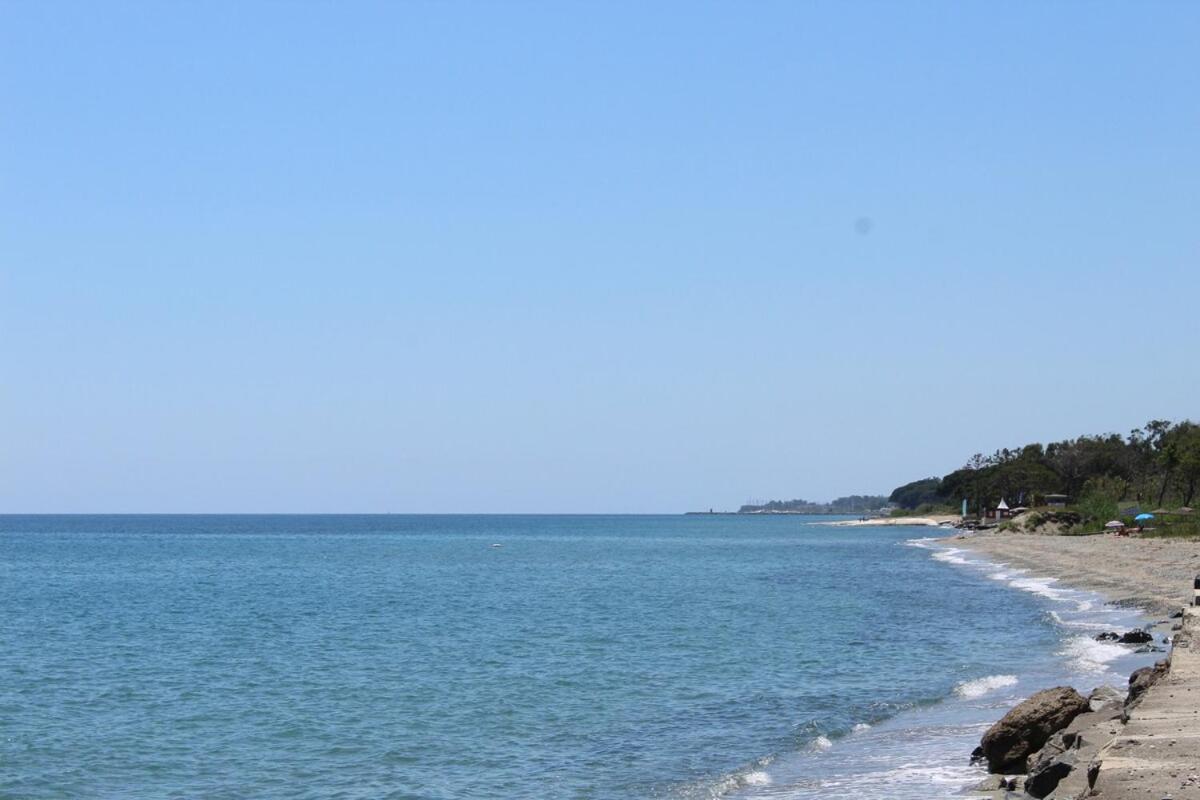 Bord de mer, pieds dans l'eau, vue panoramique Villa San-Nicolao Exteriör bild