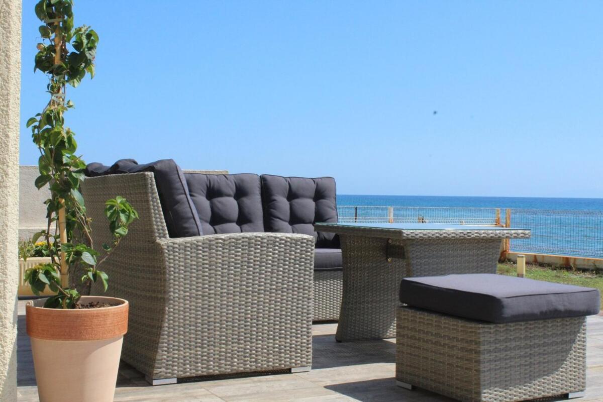 Bord de mer, pieds dans l'eau, vue panoramique Villa San-Nicolao Exteriör bild