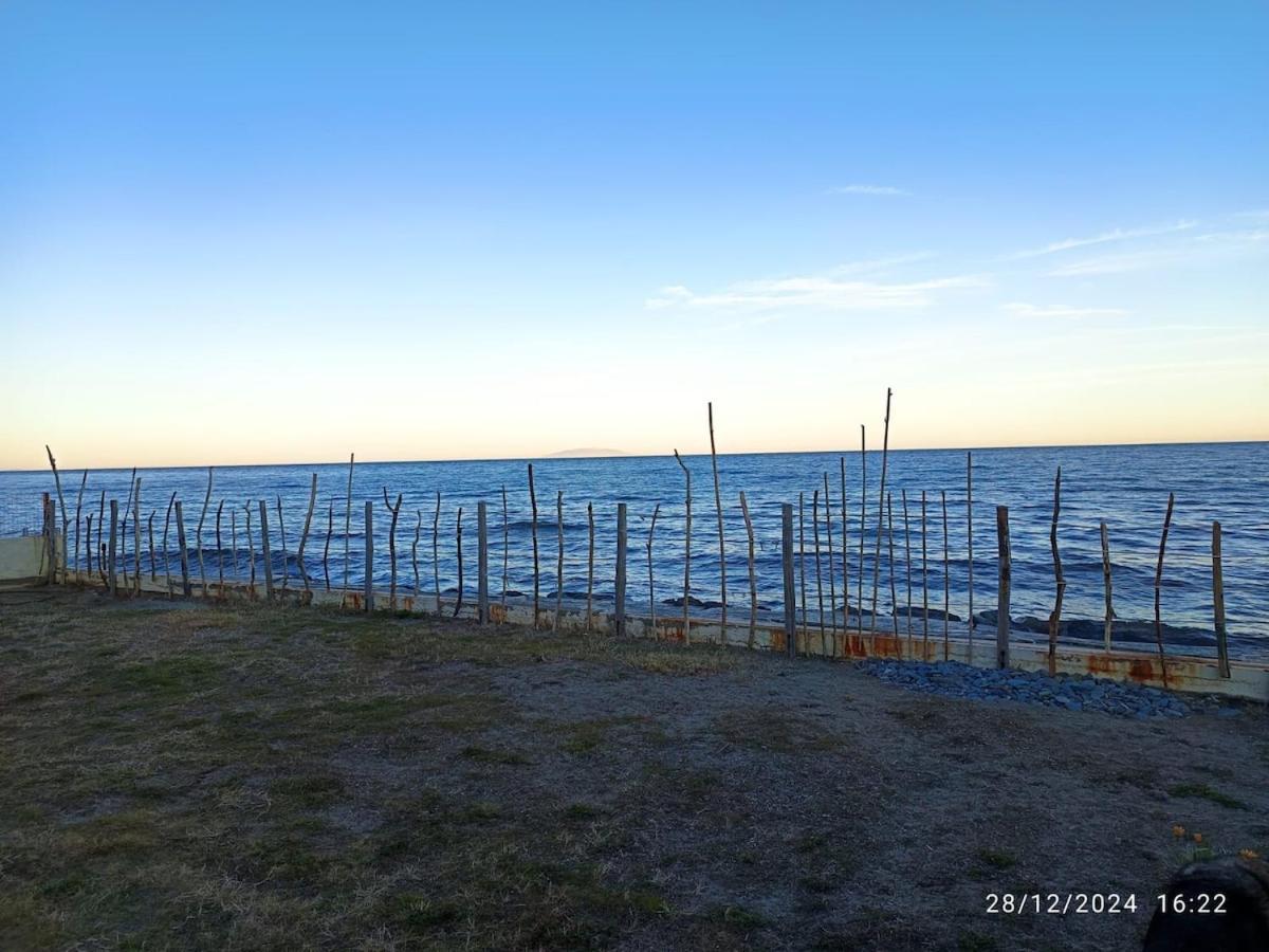 Bord de mer, pieds dans l'eau, vue panoramique Villa San-Nicolao Exteriör bild